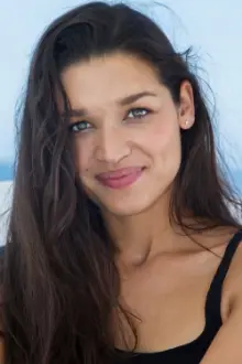 Kim Suzanne Engelbrecht como: Mickey