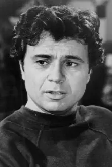 Robert Blake como: Vice Detective Patrick Farrel