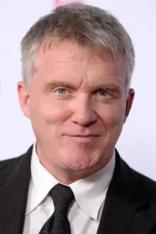 Anthony Michael Hall como: Johnny Smith