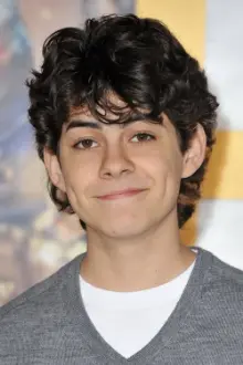 Emjay Anthony como: Percy