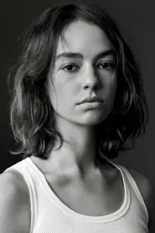 Brigette Lundy-Paine como: Maddy