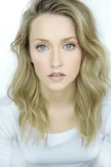 Emily Tennant como: Agent Juliet Clover