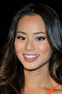 Jamie Chung como: Julia Byron Lee