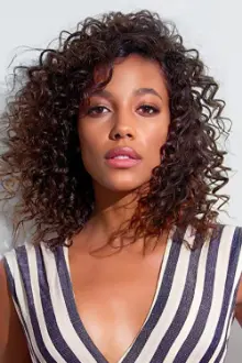 Kylie Bunbury como: Lacey Porter