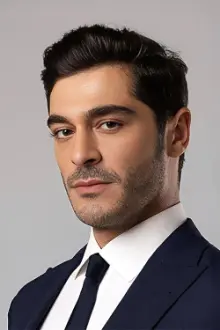 Burak Deniz como: Murat Sarsılmaz