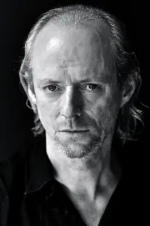 Ned Dennehy como: David