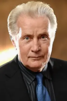 Martin Sheen como: Frank Hallet