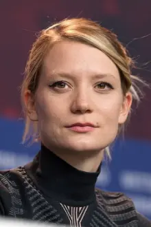 Mia Wasikowska como: Alice Kingsleigh