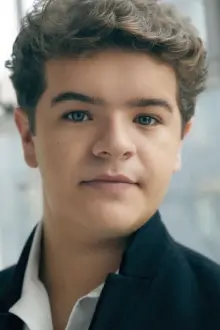 Gaten Matarazzo como: Dustin Henderson