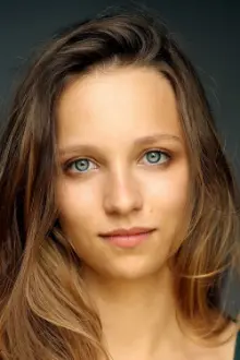 Molly Windsor como: Emma