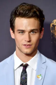 Brandon Flynn como: Johnny