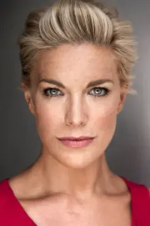 Hannah Waddingham como: Joanne Hill