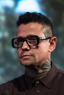 Jaye Davidson como: Ra