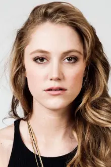 Maika Monroe como: Mia