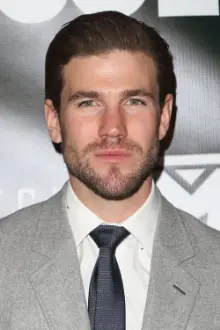 Austin Stowell como: Richie Conrad