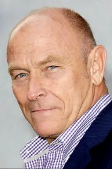 Corbin Bernsen como: 