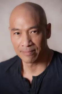 Roger Yuan como: Gordon