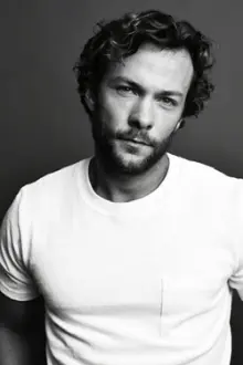 Kyle Schmid como: Colin Strickland