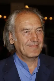Patrick Bauchau como: Cesare