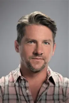 Zachary Knighton como: Gabriel