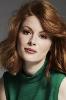 Emily Beecham como: 