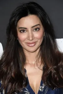 Noureen DeWulf como: Titi