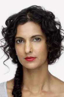 Poorna Jagannathan como: June