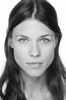 Ana Ularu como: Kate Owens