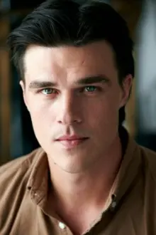 Finn Wittrock como: Ele mesmo