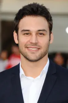 Ryan Guzman como: Brett