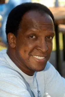 Dorian Harewood como: Luke Sinclair