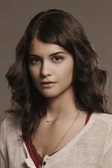 Sofia Black-D'Elia como: Mina