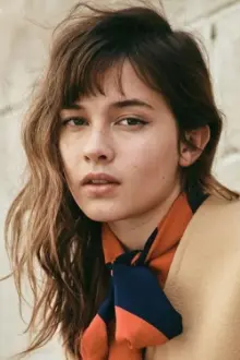 Cailee Spaeny como: Erica