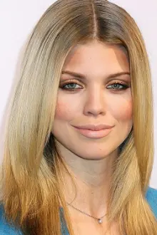 AnnaLynne McCord como: Ela mesma