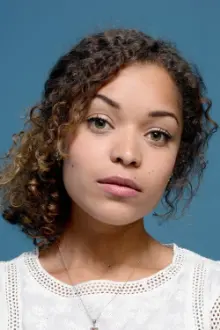 Antonia Thomas como: Karina