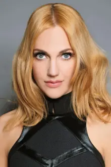 Meryem Uzerli como: Selin