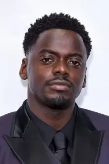 Daniel Kaluuya como: Chris Washington