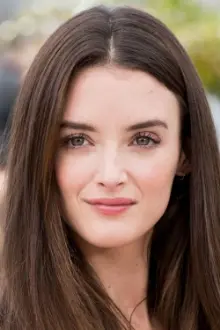 Charlotte Le Bon como: Ana Khesarian