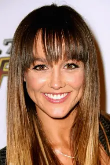 Sharni Vinson como: Hazel