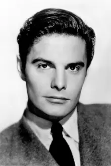 Louis Jourdan como: Inspector Beaumont