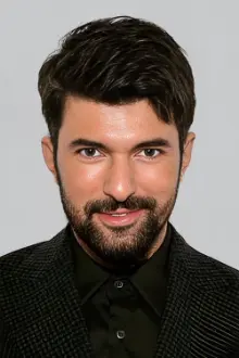 Engin Akyürek como: Mustafa Bulut