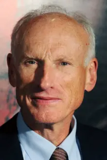 James Rebhorn como: Frank