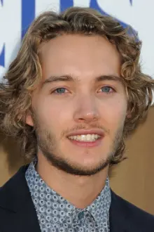 Toby Regbo como: Luke