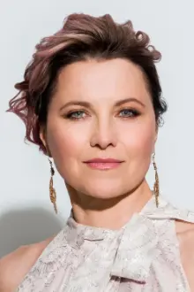 Lucy Lawless como: Kathleen Clayton