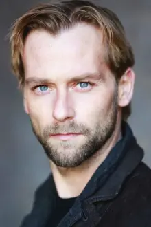 Joe Anderson como: Elliot