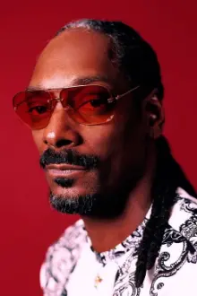 Snoop Dogg como: Self - Judge