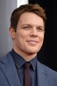 Jake Lacy como: Peter