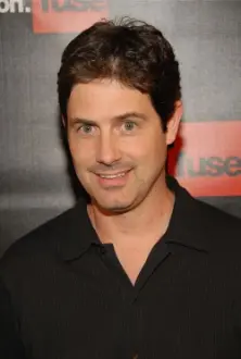 Zach Galligan como: Step Dad