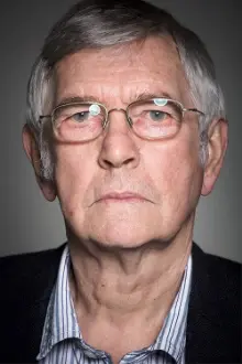 Tom Courtenay como: Ele mesmo