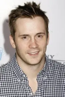 Robert Hoffman como: Chase Collins